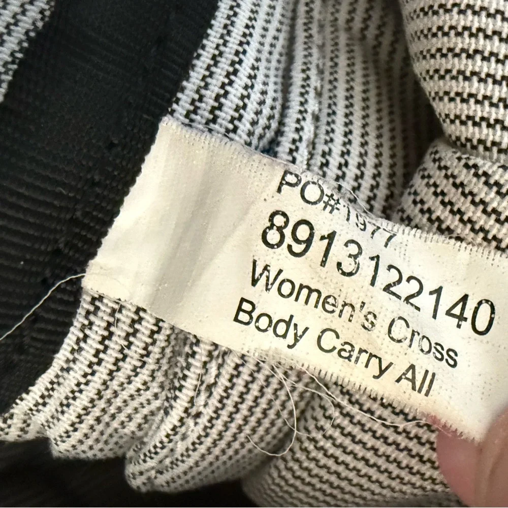 Carhartt Crossbody Wine Color Bag Women's Crossbody Carry All Tote Purse Snap - Picture 10 of 11